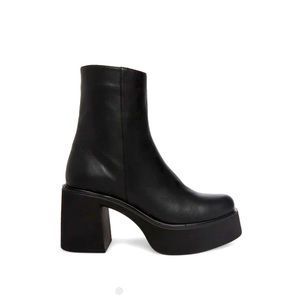 Steve Madden boots , never worn.
